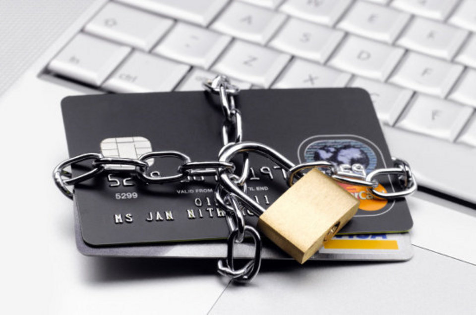 СМС ваша банковская карта заблокирована: мошенники или банк?