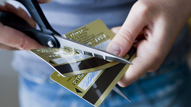 Причины отказа держателям зарплатных карт в получении кредита