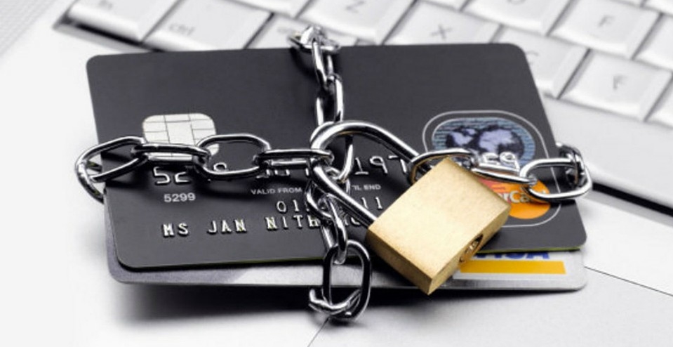 Держатели карт Сбербанка могут потребовать блокировки карточки в случае ее кражи или утери