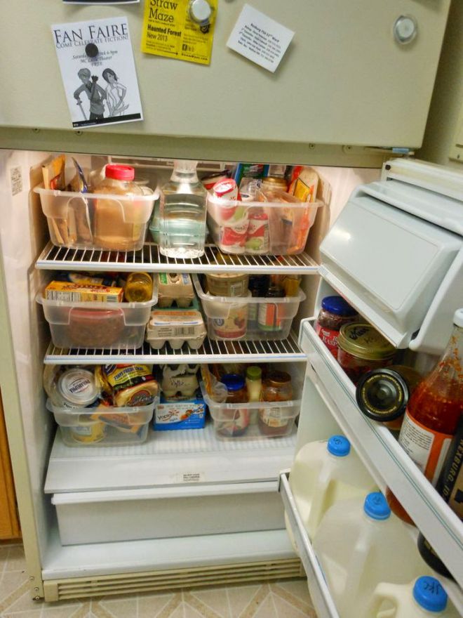 Контейнеры в холодильнике